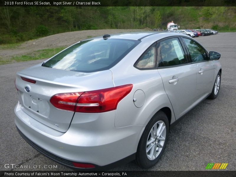 Ingot Silver / Charcoal Black 2018 Ford Focus SE Sedan
