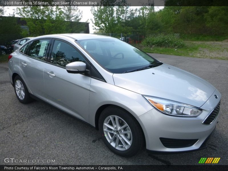 Ingot Silver / Charcoal Black 2018 Ford Focus SE Sedan