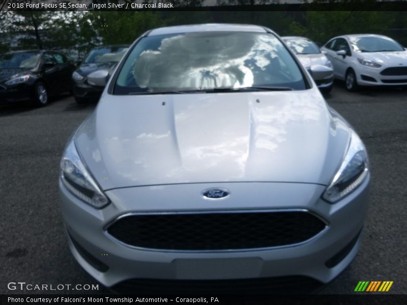 Ingot Silver / Charcoal Black 2018 Ford Focus SE Sedan