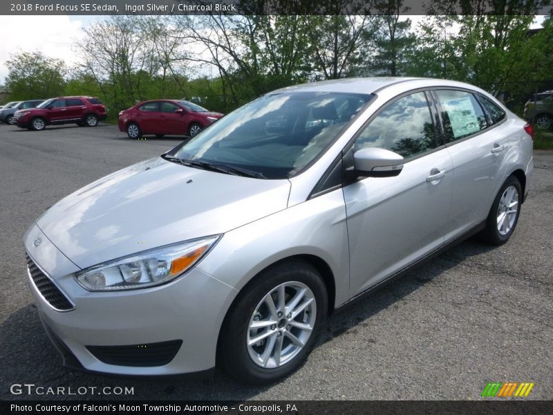 Ingot Silver / Charcoal Black 2018 Ford Focus SE Sedan