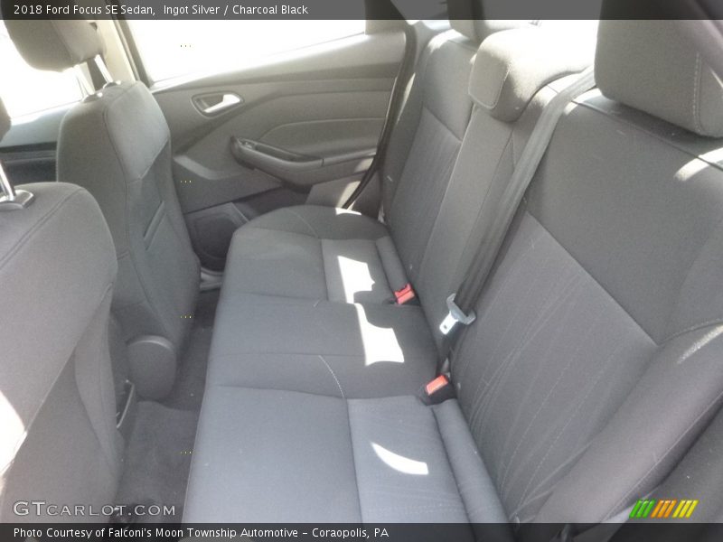 Ingot Silver / Charcoal Black 2018 Ford Focus SE Sedan