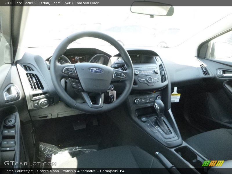 Ingot Silver / Charcoal Black 2018 Ford Focus SE Sedan