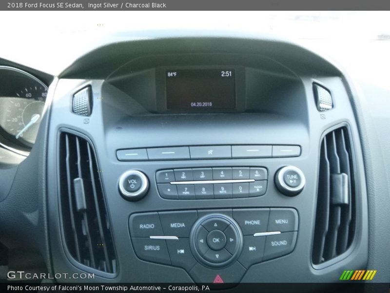 Ingot Silver / Charcoal Black 2018 Ford Focus SE Sedan