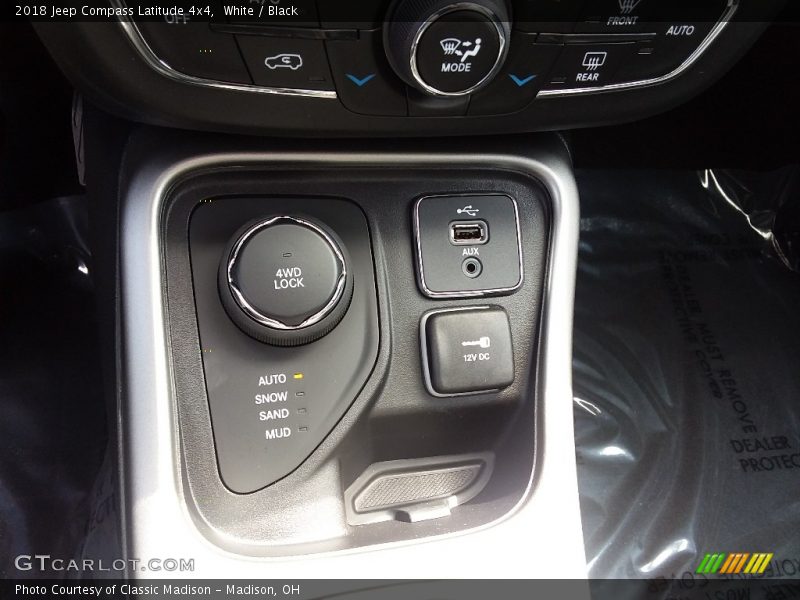 White / Black 2018 Jeep Compass Latitude 4x4