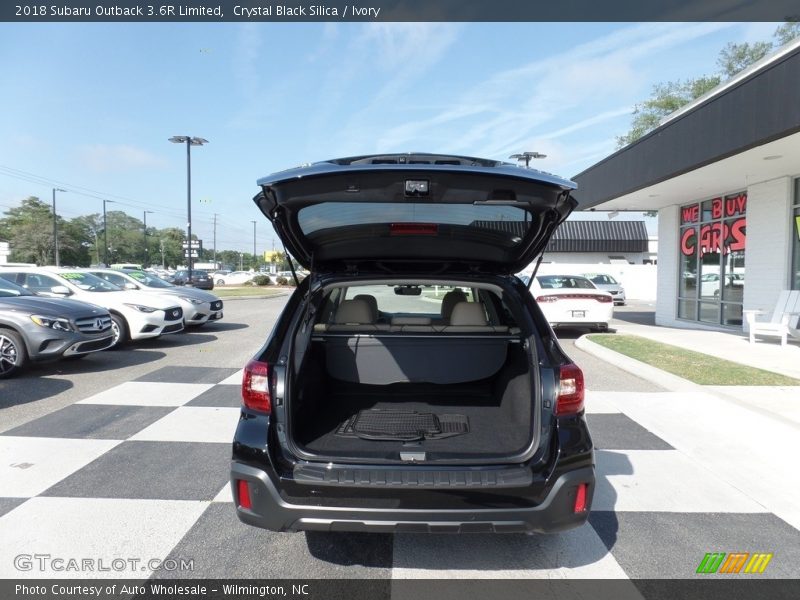 Crystal Black Silica / Ivory 2018 Subaru Outback 3.6R Limited