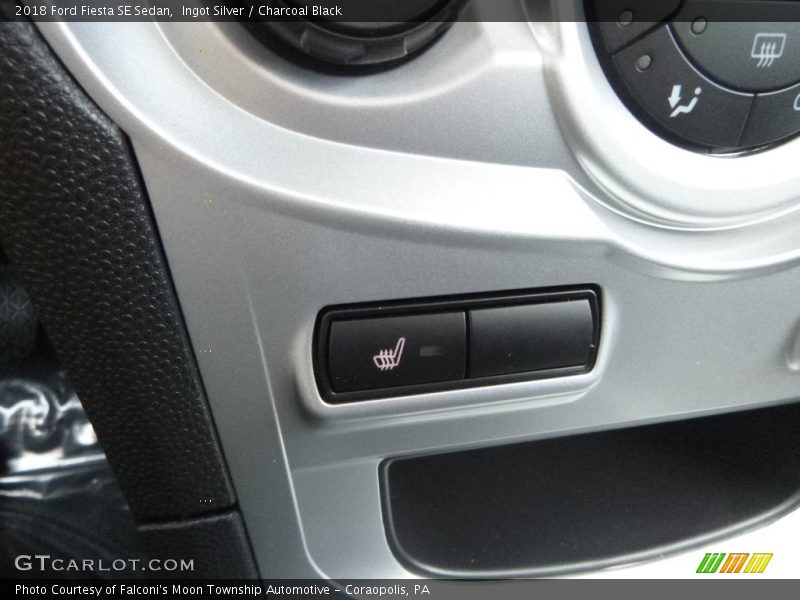 Ingot Silver / Charcoal Black 2018 Ford Fiesta SE Sedan