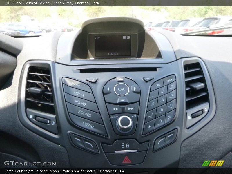 Ingot Silver / Charcoal Black 2018 Ford Fiesta SE Sedan