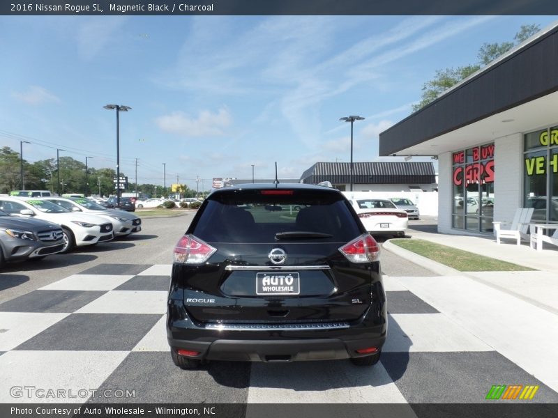 Magnetic Black / Charcoal 2016 Nissan Rogue SL