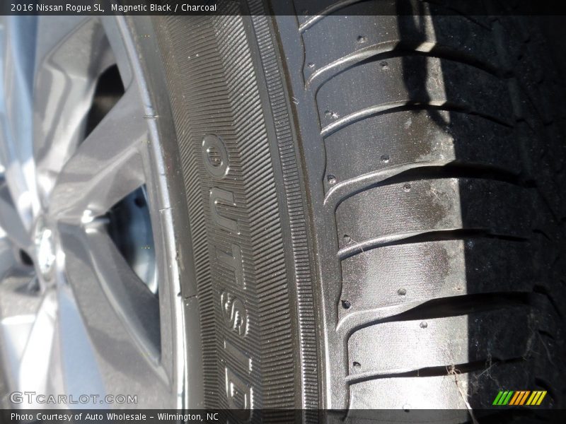 Magnetic Black / Charcoal 2016 Nissan Rogue SL