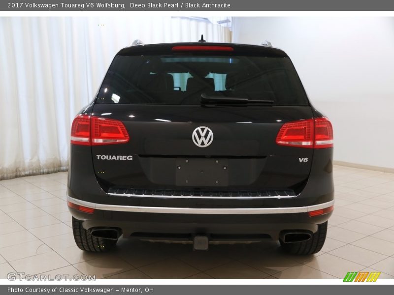 Deep Black Pearl / Black Anthracite 2017 Volkswagen Touareg V6 Wolfsburg