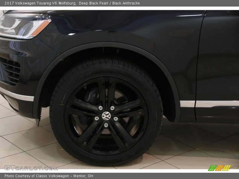 Deep Black Pearl / Black Anthracite 2017 Volkswagen Touareg V6 Wolfsburg