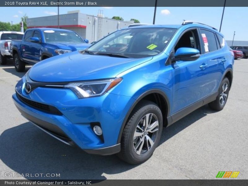 Front 3/4 View of 2018 RAV4 XLE