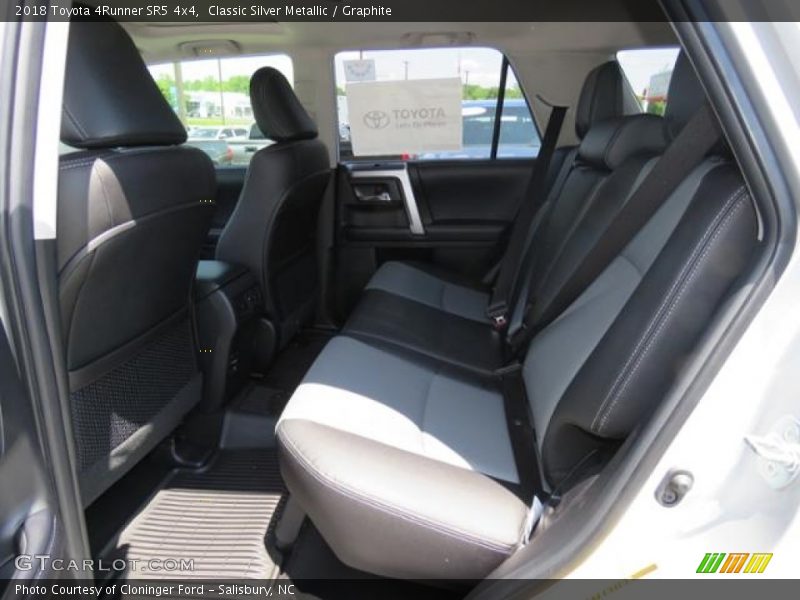 Classic Silver Metallic / Graphite 2018 Toyota 4Runner SR5 4x4