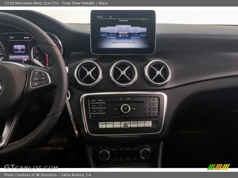 Polar Silver Metallic / Black 2018 Mercedes-Benz GLA 250