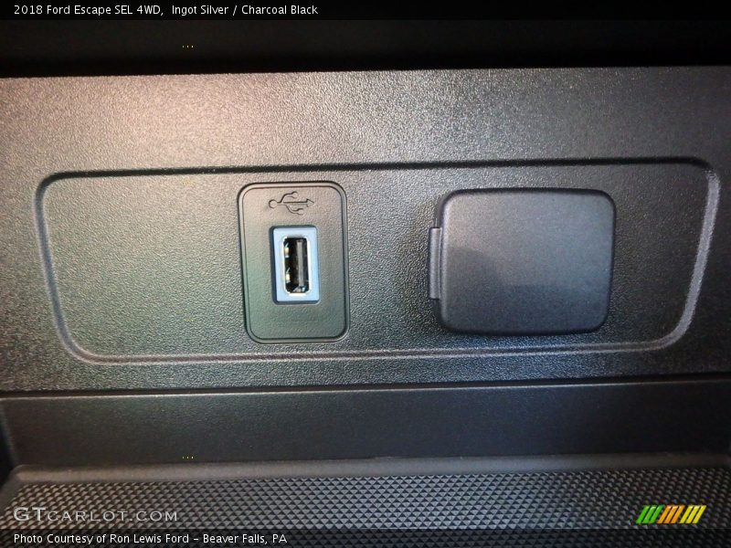Ingot Silver / Charcoal Black 2018 Ford Escape SEL 4WD
