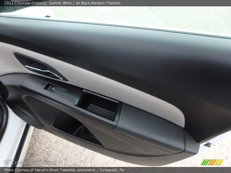 Summit White / Jet Black/Medium Titanium 2011 Chevrolet Cruze LS