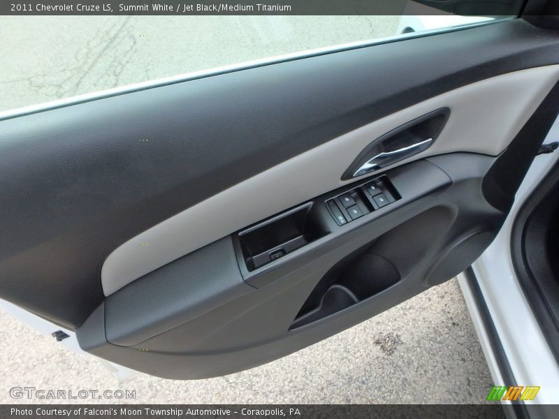 Summit White / Jet Black/Medium Titanium 2011 Chevrolet Cruze LS