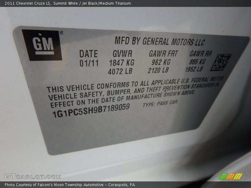 Summit White / Jet Black/Medium Titanium 2011 Chevrolet Cruze LS