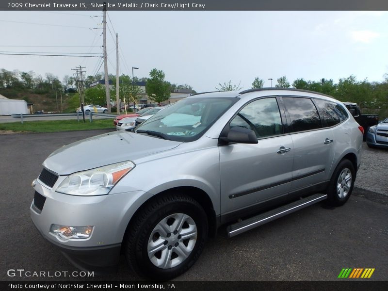 Silver Ice Metallic / Dark Gray/Light Gray 2009 Chevrolet Traverse LS