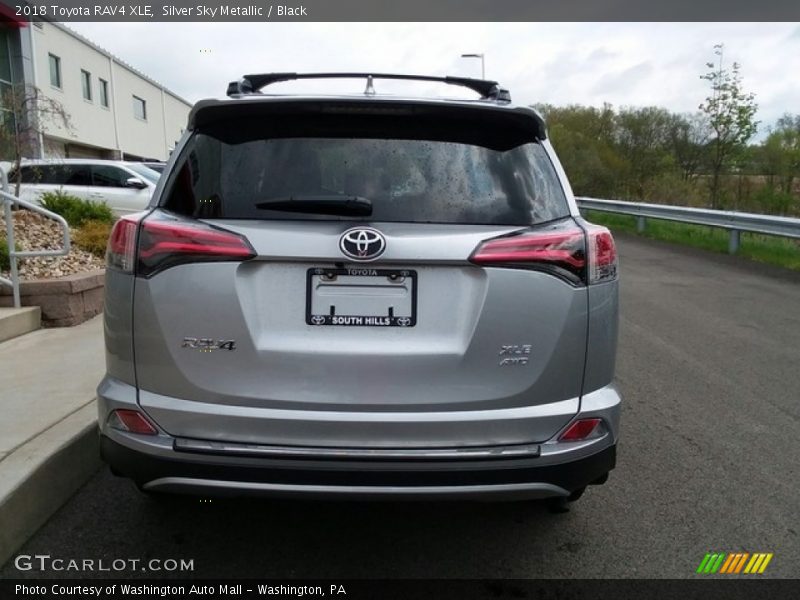 Silver Sky Metallic / Black 2018 Toyota RAV4 XLE