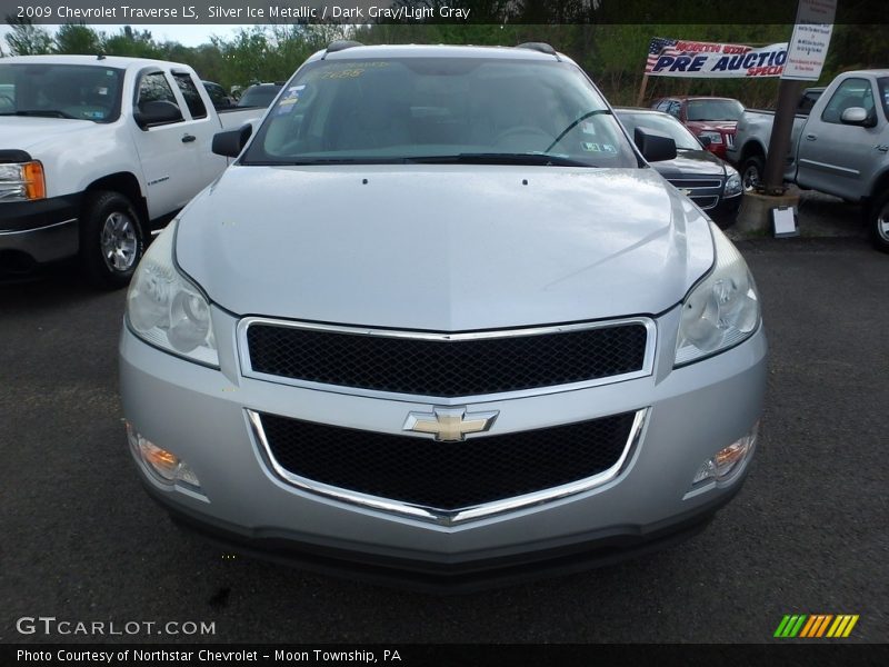 Silver Ice Metallic / Dark Gray/Light Gray 2009 Chevrolet Traverse LS