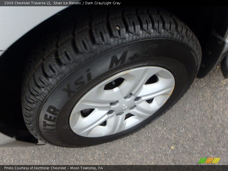 Silver Ice Metallic / Dark Gray/Light Gray 2009 Chevrolet Traverse LS