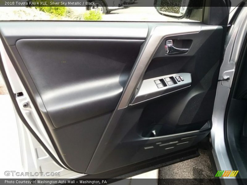 Silver Sky Metallic / Black 2018 Toyota RAV4 XLE