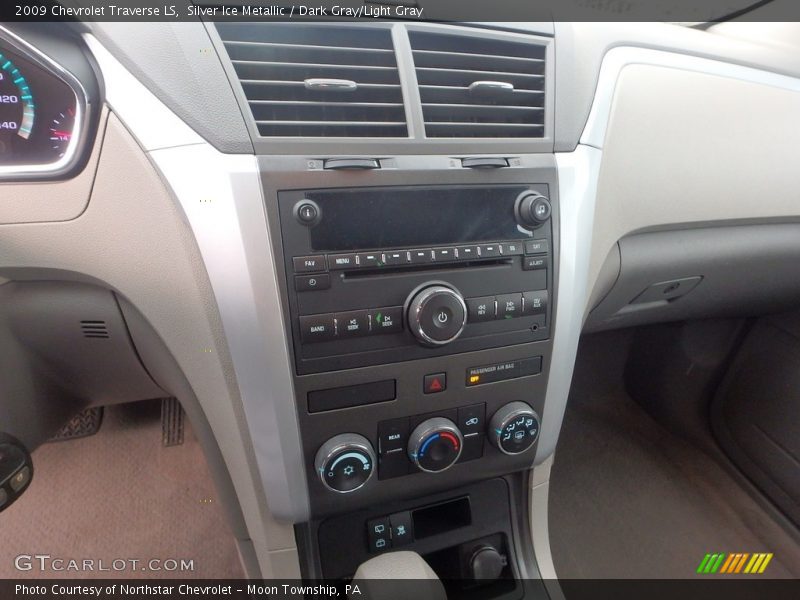 Silver Ice Metallic / Dark Gray/Light Gray 2009 Chevrolet Traverse LS