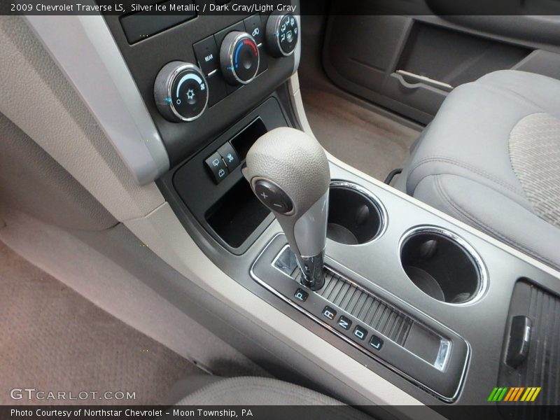 Silver Ice Metallic / Dark Gray/Light Gray 2009 Chevrolet Traverse LS