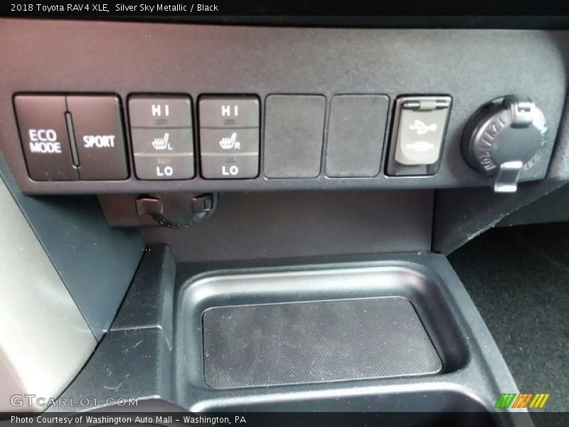Silver Sky Metallic / Black 2018 Toyota RAV4 XLE