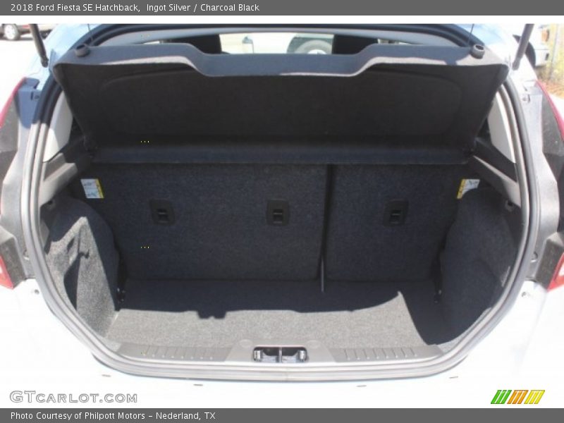 Ingot Silver / Charcoal Black 2018 Ford Fiesta SE Hatchback