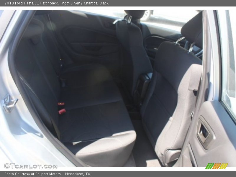 Ingot Silver / Charcoal Black 2018 Ford Fiesta SE Hatchback