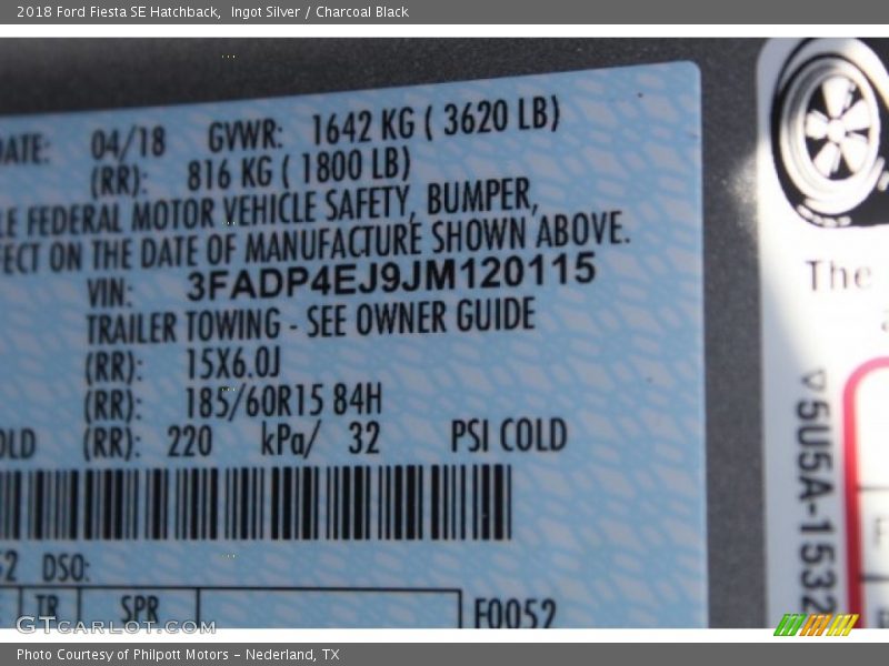 Ingot Silver / Charcoal Black 2018 Ford Fiesta SE Hatchback