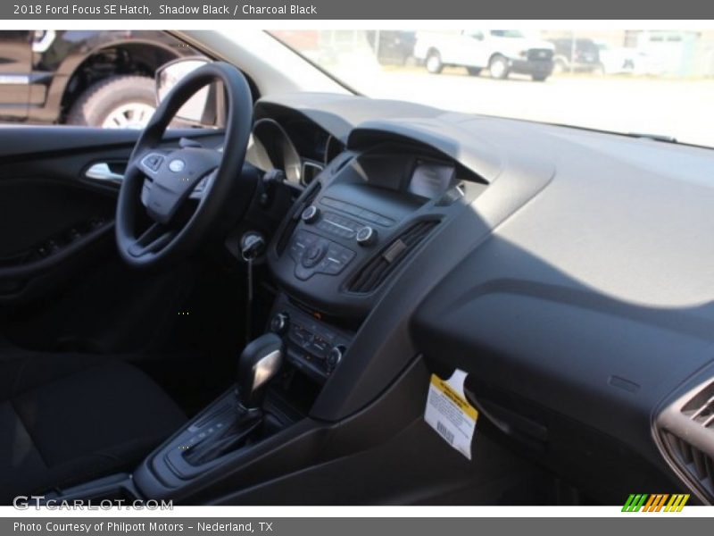 Shadow Black / Charcoal Black 2018 Ford Focus SE Hatch