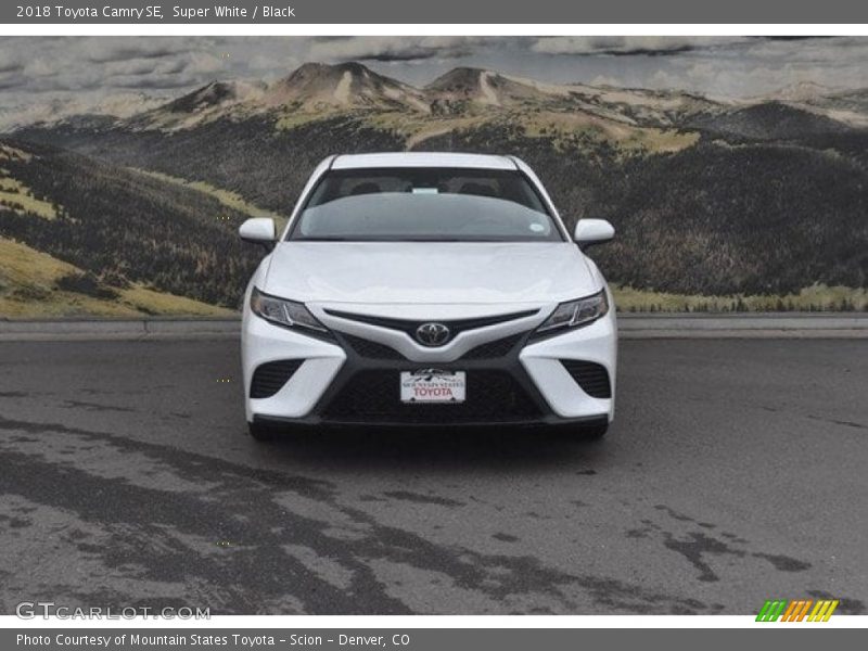 Super White / Black 2018 Toyota Camry SE
