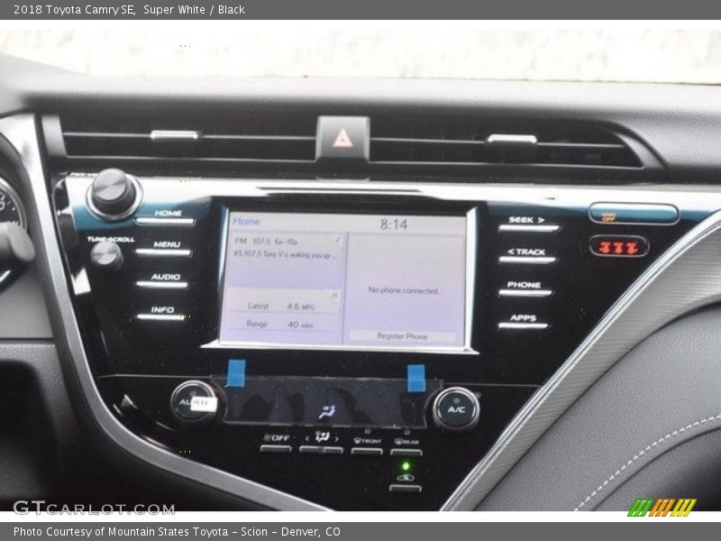 Super White / Black 2018 Toyota Camry SE