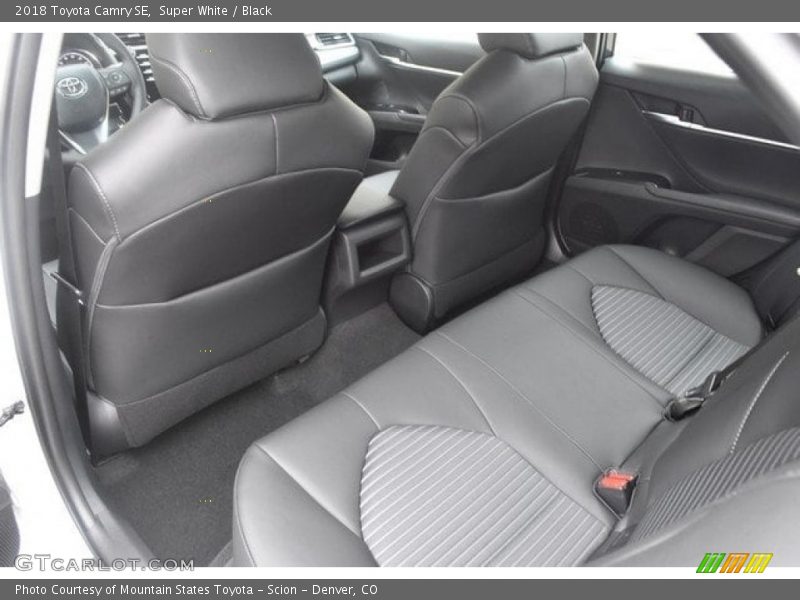 Super White / Black 2018 Toyota Camry SE