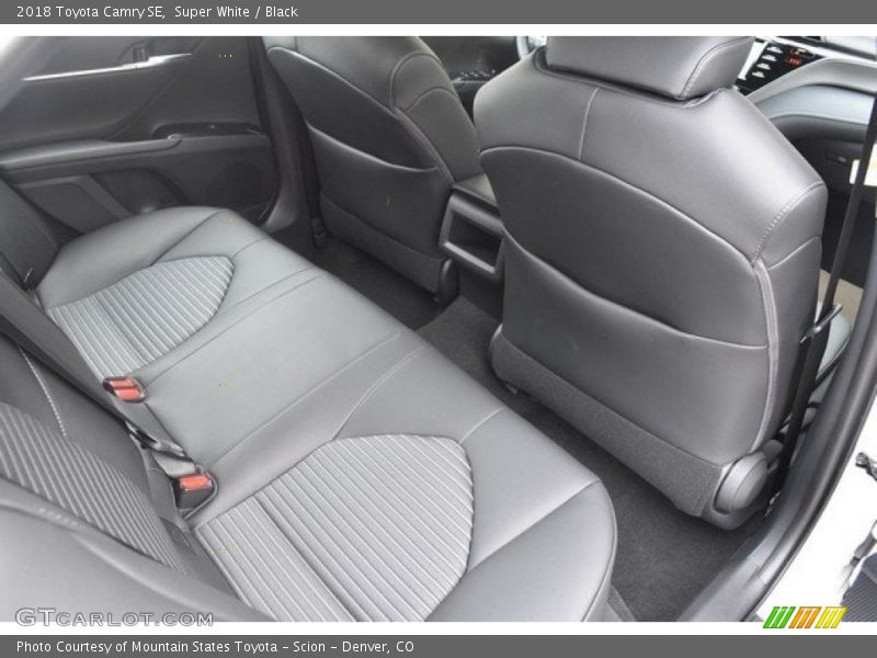 Super White / Black 2018 Toyota Camry SE