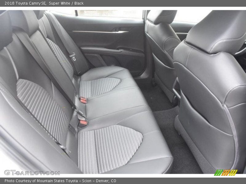 Super White / Black 2018 Toyota Camry SE