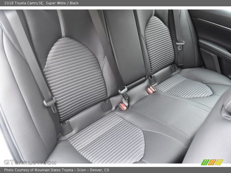 Super White / Black 2018 Toyota Camry SE