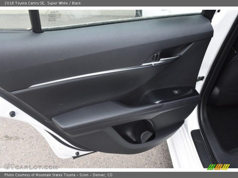 Super White / Black 2018 Toyota Camry SE