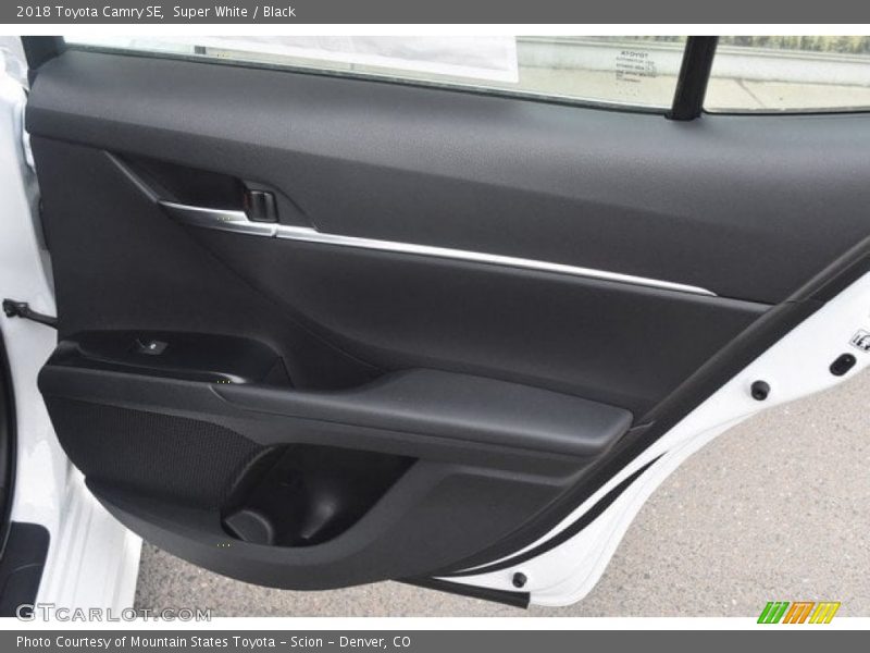 Super White / Black 2018 Toyota Camry SE