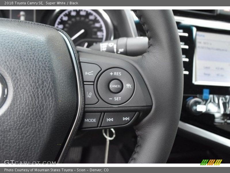 Super White / Black 2018 Toyota Camry SE