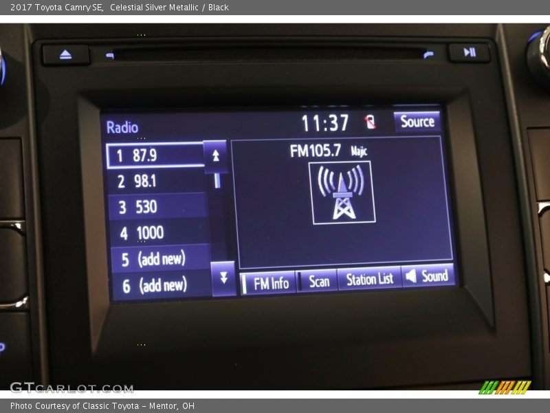 Celestial Silver Metallic / Black 2017 Toyota Camry SE