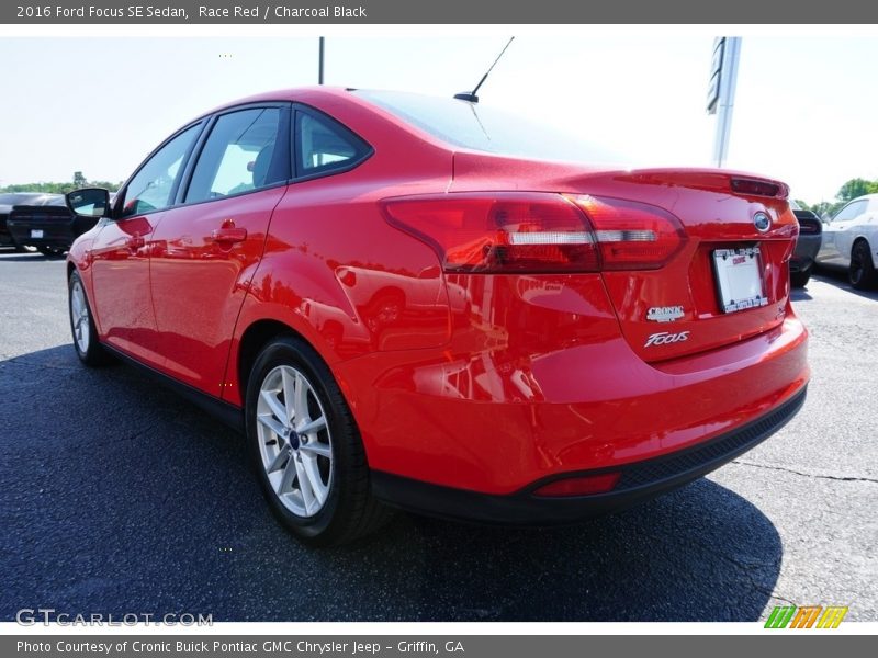 Race Red / Charcoal Black 2016 Ford Focus SE Sedan