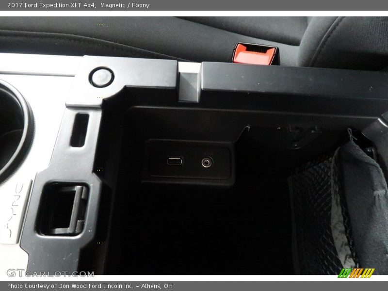 Magnetic / Ebony 2017 Ford Expedition XLT 4x4
