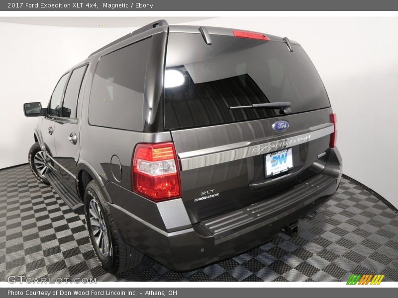 Magnetic / Ebony 2017 Ford Expedition XLT 4x4