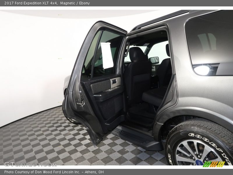 Magnetic / Ebony 2017 Ford Expedition XLT 4x4
