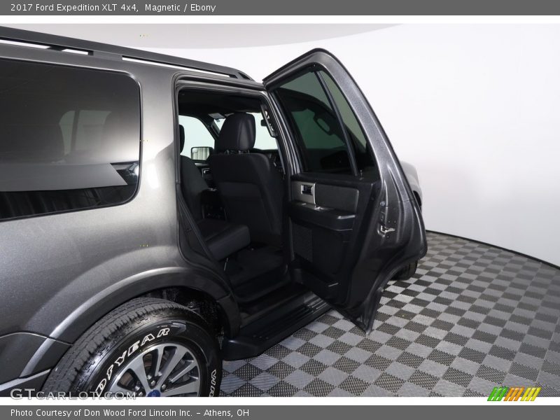 Magnetic / Ebony 2017 Ford Expedition XLT 4x4