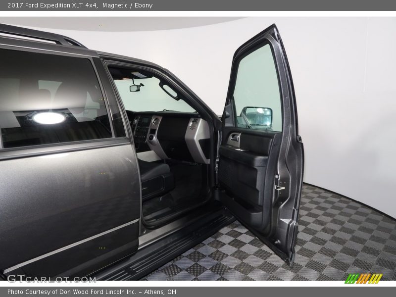 Magnetic / Ebony 2017 Ford Expedition XLT 4x4